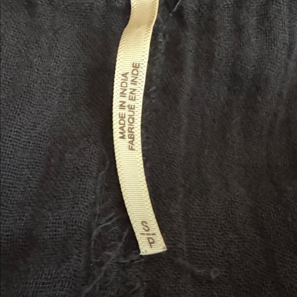 FREE PEOPLE FP Black Jumpsuit Size S Wooden Buttons Boho Overalls Relaxed Fit - Picture 5 of 6